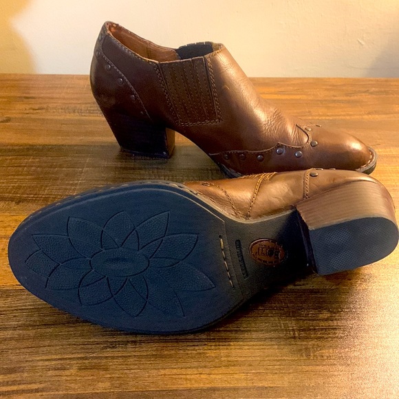 Born Chattel Brown Leather Studded Heeled Ankle Boots Size 9.5 - Picture 5 of 11